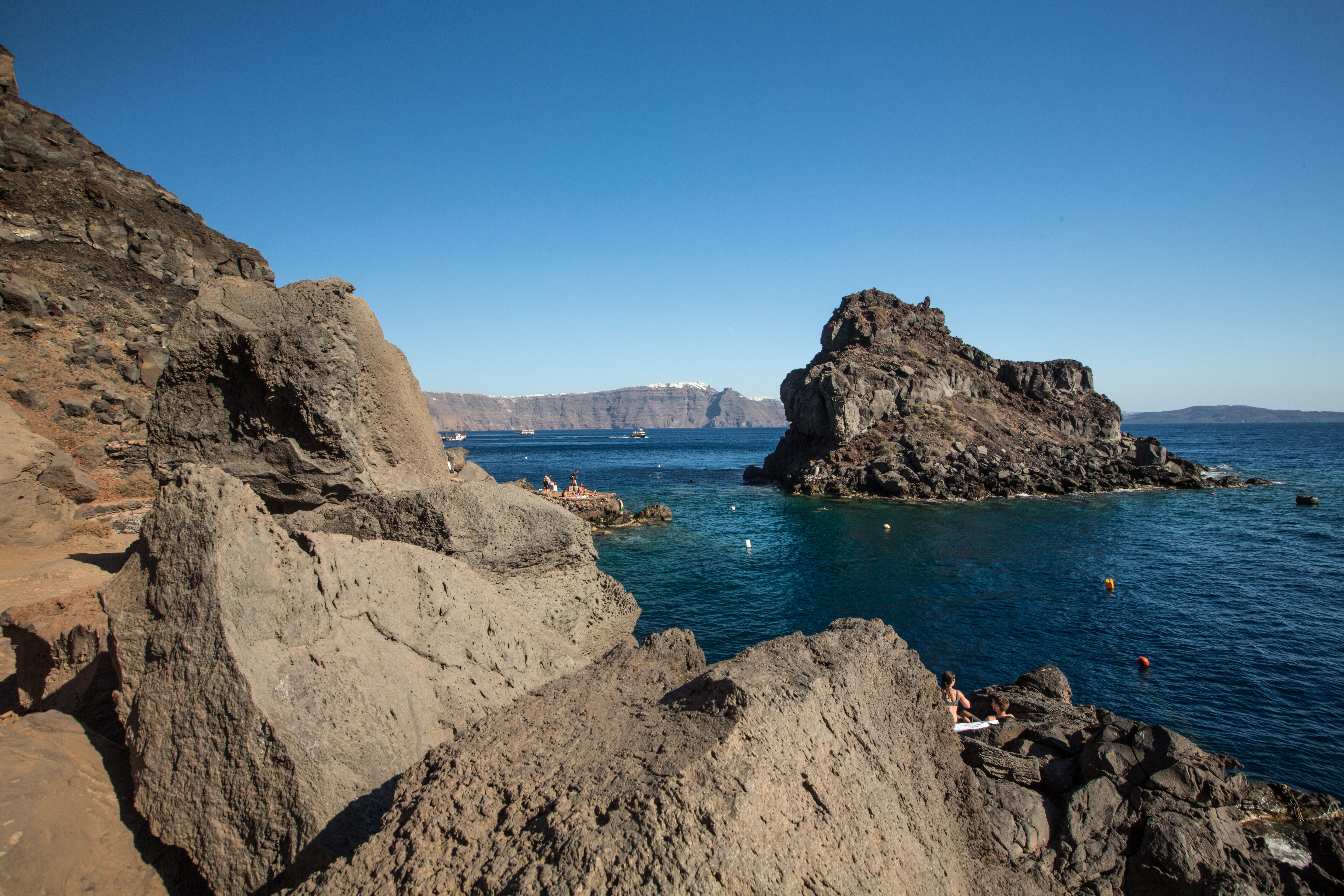 Diving in Santorini: a dramatic underwater landscape