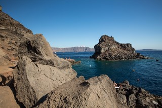 Diving in Santorini: a dramatic underwater landscape Diving in Santorini: a dramatic underwater landscape